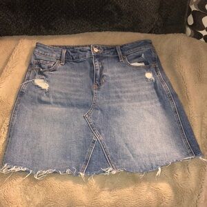 🔹4 for $30 Old Navy Distressed Jean Skirt, size 6